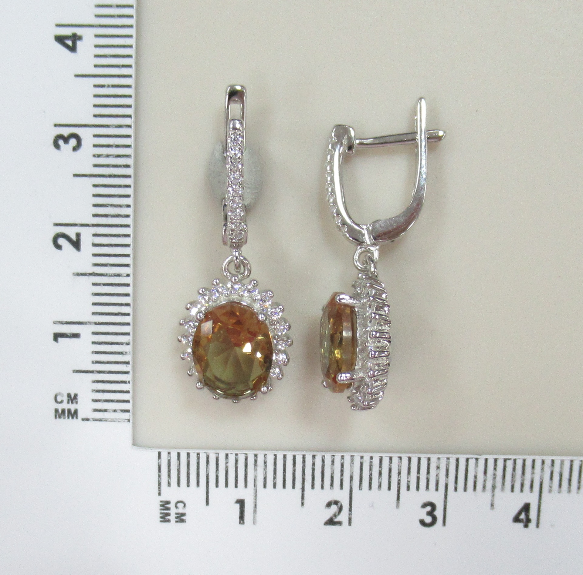 Серебряные серьги с султанитами